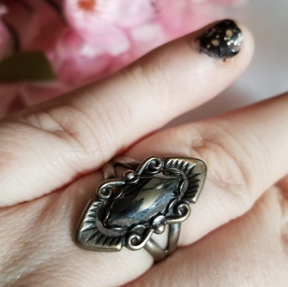 Pretty Vintage Sterling Silver Ring - Picture 8 of 8